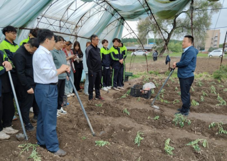田间实践强技能 泥土课堂砺担当​ ——农学系在校内实训基地开展生产实训