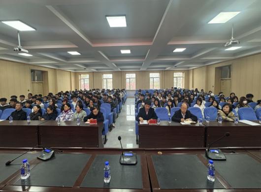 经济管理系与北京中航铁服集团召开高速铁路客运服务专业学生就业指导会